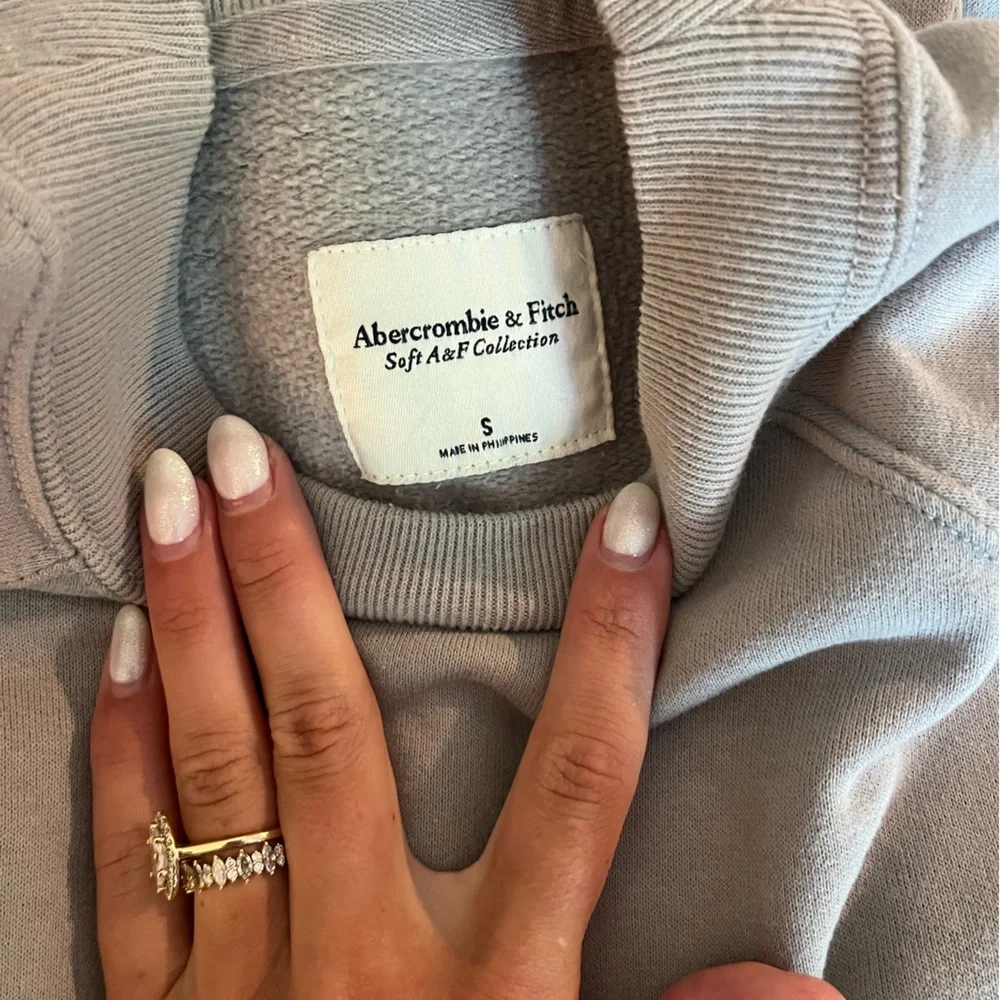 A&F crew neck! - Picture 1 of 3